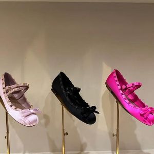 Ballerine in raso di lusso nuove scarpe da barca a farfalla scarpe basse con rivetti in metallo marca di lusso da donna suola in pelle scarpe casual da festa scatola di lacci da pescatore.