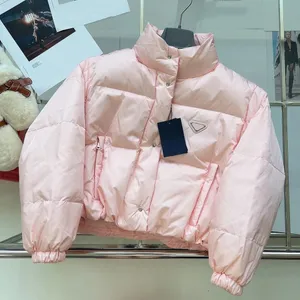 Piumino da donna Parka Cappotto alla moda con giacche classiche con tasche grandi con cappuccio e lettera Cappotto corto invernale in cotone caldo