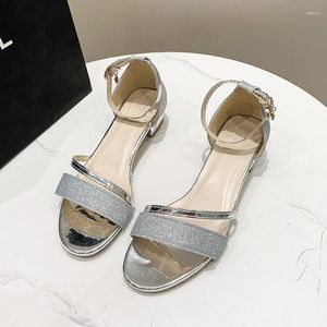 Pantofole Moda Oro Argento Ins Sandali da donna Tacchi bassi Scarpe casual Donna Punta aperta Copri cinturino alla caviglia quadrato estivo estivo