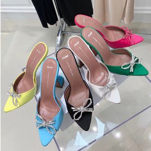 Amina Muaddi Crystal Rhinestone Bowtie Mules Sandaler Peep Toes Chunky Heel Sole Real Silk Slides Women's Luxury Designers Evening Dress Shoes With Box With Box