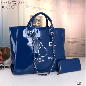 Designer Luxus -Tasche Metallkette große Kapazität Mode Casual Lack Leder One Schulterbag Mädchen Urlaub Geschenke Frauen Taschen wandern Einkaufsbeutel