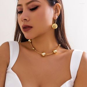 Halsbandörhängen Ställ stor bollhopp och kort choker för kvinnor Trendiga krage Tillbehör på nacke/öra 2023 Fashion Jewelry Female