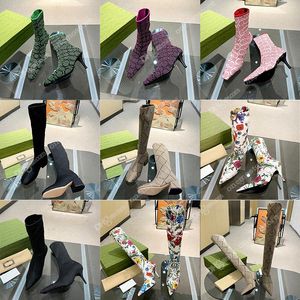 Luxusmarke Italien G High Heels Kleid Schuhe Damen Kurze Stiefel mit dünnem Absatz Flaches Blumenmotiv 5 7,5 8 cm Quadratische spitze Zehen Stiefeletten aus technischem Strickstoff