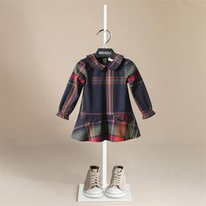 Mädchenkleider 2023 Langarm-Mädchenkleid Plaid Prinzessin Party Kinderkleidung Kinderkleidung 100 % Baumwolle Herbstmode Mädchen Herbstkleidung 230830