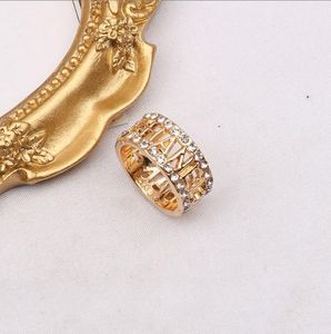 Anelli classici a fascia con lettera di marca placcati oro 18 carati per uomo e donna Anello di apertura di lusso con stilista regolabile per gioielli ad anello Taglia unica