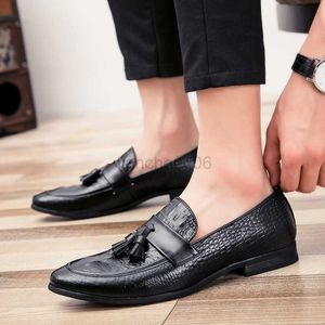 Klädskor män casual läder skor varumärke moccasin oxfords körskor män loafers moccasins klädskor för män nya italienska tofs skor l0830