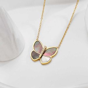 Collana di design Quadrifoglio di lusso Top lime naturale Fritillaria Farfalla in acciaio al titanio pendente stile temperamento versatile Van Clee Accessori Gioielli