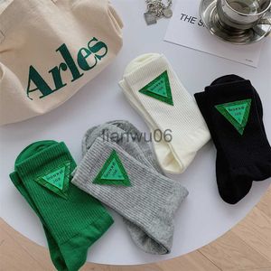 Andra kläder Solid Color Geometric Bet Socks Woman Korean Fashion Cotton Medium Tube Long Socks Female Kawaii Socks Spring Autumn Stocks J230830