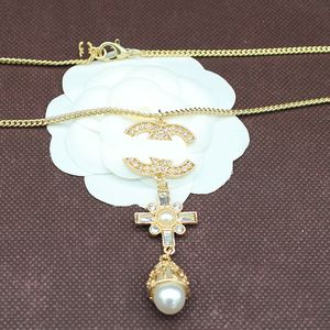 16Style Luxury Designer Letter Pendant Necklaces 18K Gold Plated Classic Pendant Sweater Necklace for Women Wedding Party High Quality Jewelry