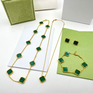 Дизайнер ожерелья Van Clef для женщин, серьги, браслеты, роскошный шарм, черно-белые цветочные подвески, дизайнерские ожерелья с четырьмя листьями клевера, браслет, серьги, оригинальная коробка