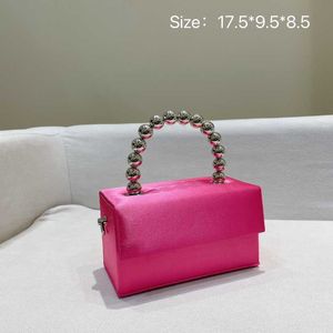 Kvinnor 2023 Nya Korea Net Red Horse Karon Pearl Chain Small Square Bag Fashion Handheld One Shoulder Crossbody 230830