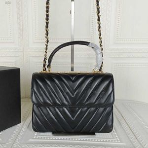 Borse a tracolla da donna alla moda di alta qualità 22P Borsa classica in pelle di agnello trapuntata con patta Chevron Linediamond Lattice Hardware in metallo dorato Borsa Crossody Matelasse