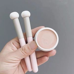 Makeup Tools Liten svamp concealer borste för fläckar akne märken mörka cirklar mjuk svamp pulver puff våt torrt konturborstar 230829