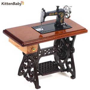 Doll House Accessories 1 12 Dollhouse Decor Miniature Furniture Vintage Sewing Machine Toy for Dolls Toys Kids Pretend 230830