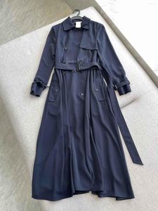 Trench Coats Feminino O Vestido Trespassado Tem Atmosfera Britânica E A Cor Azul Marinho Combina Com Tudo