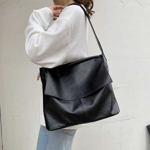 Duże kobiety hobo torby 2023 Nowy trend Wysokiej jakości miękka skórzana torba posłańca vintage czarne torby na ramię Lame torebka