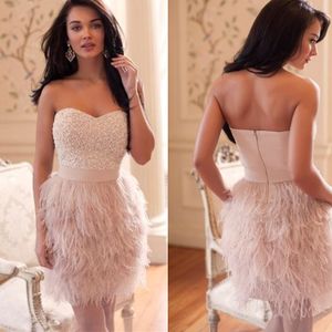 2023 Lyxiga arabiska cocktailklänningar Feather Crystal Pärled Short Mini Strapless mantel på kvällen Prom Party Dress Homecoming klänningar Skarta sidor