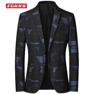 Abiti da uomo Blazer FGKKS Primavera Uomini di marca Stampa coreana monopetto Slim Fit Tutti i fiammiferi Casual Uomo 230829