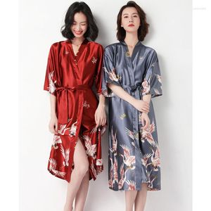 Kvinnors sömnkläder 2023 Silk Robe Bathrobe Kimono Women Print Wedding Bridesmaid Robes Sexy Satin Ladies Dressing Gowns Bride Dress