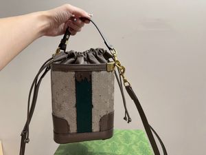 Üçgen Kova Çantası Kadın Moda Alışveriş Satışları Omuz Çantaları Hobo Çanta Çantası Crossbody E bir araya getirme çantaları Deri Lüks Tasarımcı Çantalar Backpack Erkekler Cüzdan