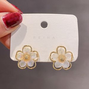 S925 Silver Needle Korean High Sense Floral örhängen Alla typer av temperament matchar stilfulla och enkla kronbladets studs och örhängen