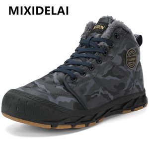 Botas masculinas à prova d'água botas de tornozelo inverno quente pelúcia botas de neve homens tênis ao ar livre botas de trabalho masculino borracha inverno botas masculinas tamanho grande 230831