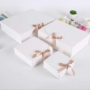 White Kraft Paper Presentlåda Handgjorda Candy Chocolate Cookie Storage Box Party Supplies Clothing Storage för födelsedag Y0606209Z