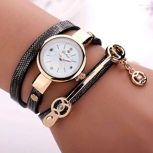 Wristwatches Fashion Twist Women Watches Selling PU Quatrz Alloy Diamond Pendant Bracelet