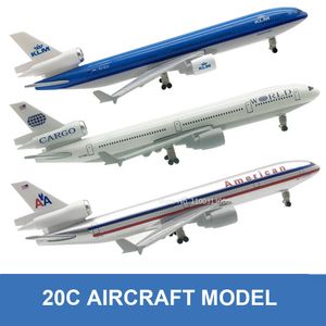 航空機モドル20cmダイキャストMD-11飛行機モデルKLMアメリカンワールドカーゴエアラインエアプレーン付きベースランディングギアホイール合金航空機の男の子おもちゃ230830