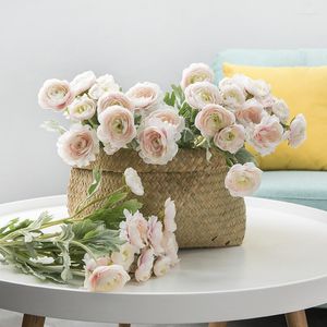 Flores decorativas 2023 linda artificial inglaterra ranunculus asiaticus rosa flores de seda para decoração de mesa de casa 3 cabeças flor falsa