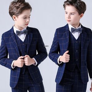 Garnitury Flower Boys Formal Wedding Suit Kids Party Tuxedo Blazer Dziecięcy Dziecko Pinao Performance Costume School Mundlid 2-14T 230830