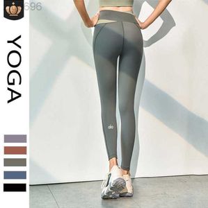 2023 Desginer Al Yoga Pants Kvinnor Tunna kontrast Hög midja och höftlyft Fitness Pants visar smala hög elastiska löpning och sportskörda byxor