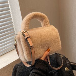 Torby wieczorowe TOTE TOTE dla kobiet Winter Trend Projektant ramię Messenger S WSKAZÓWKI MAŁE FUAX FURK KAWAII TORBAGES 230831