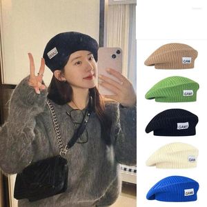 Berets Gestrickte Baskenmütze für Frauen Herbst Winter Koreanische Casual Vielseitige Brief Einfache Mode Warme Wolle Kappe Französisch Künstler Hut Niedlich