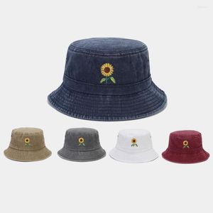 Berets Damskie modne bawełniane wiadra Hats Sun Flowered Hafted Wysokiej jakości vintage Fisherman Cap