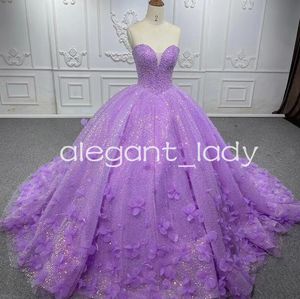 Sparkly Lilac Lavender Princess Quinceanera Dresses Sweetheart Gillter Pearls Pärled Butterfly Corset Vestidos de Fiesta Largos