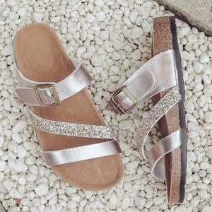 Terlik 2023 Trendler Kadın Sandalet Cork Plajı Yaz Düz Ev Ayakkabı Moda Slaytlar Sıradan Kadın Ayakkabı Tırmızaları Gümüş