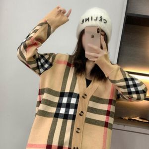 Kvinnors tröjor 2023 Autumn New Plaid Jacquard V-Neck Loose Women's Sticked Cardigan Long Style Overlay Colored Women's Coat