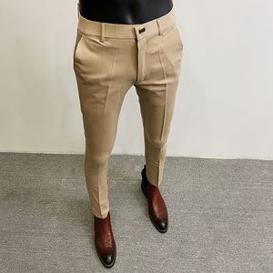 Calça masculina masculina as calças formais Hombre de pantalone estriado de cor sólida de cor sólida vestido casual roupas de moda de longa distância 230830