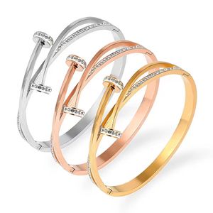 Luxury Micro Pave Nail Bangle Armband 18K Guldpläterad rostfritt stål smycken för kvinnors gåva