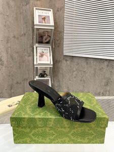 デザイナーレースドレスシューズグリッターラインストーン女性ポンプクリスタルボウノットサテンサンダル夏の透明な靴ハイヒールパーティープロム