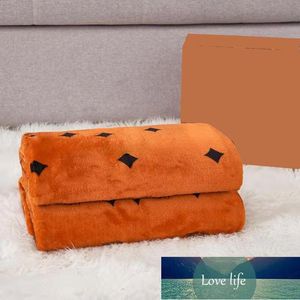 Classici Coperta di visone dorato Lettera Flanella Coperte di corallo Velluto Divano per la casa Copriletto Coprispalle 4 stagioni Decorazione della stanza regalo