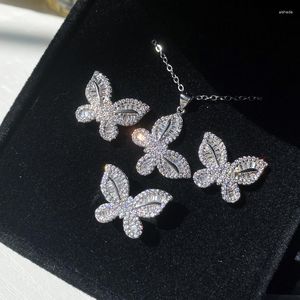 Collana Orecchini Set Versa Live Drainage Explosion Butterfly Suit Scala Luminosa Quadrato Zircone Placcato Nicchia in Oro 18 Carati Design Raffinato