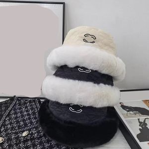 バケツの帽子デザイナー有名な女性ブランドレターワイドブリムハットソリッドカラー冬暖かい純粋な綿のカシミアデッキルエッジフィッシャーマンハットファッションアクセサリー