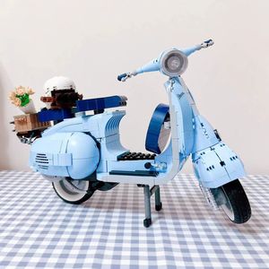 Pojazdo zabawki Roman Holida 125 Techniczne 10298 Słynne motocykl City Moto Meto Bloks Build Brick Model Toy For Kids Prezent 230830