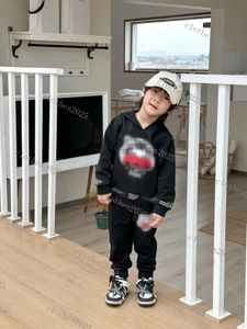 Casual Designers Kids Clothing SetSboys Girls Jacket Coat Trousers Tracksuits Långärmad utomhusbarn Hoodie Suit Baby Sportswear Top Brand Luxury Grey 2023