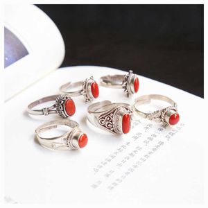 Pierścienie klastrowe Nepal ręcznie robany 925 Srebrny Srebrny Czerwony Koral Piękne pierścienie dla dziewcząt nepal Vintage Jewelry Multi Designs T9157 G230228