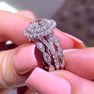 クラスターリングhuitan 2pcs/set wedding rings for luxuryフルキュービックジルコニア結婚婚約リング