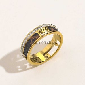 Anéis de banda designer anéis de marca Mulheres 18K Gold Gold Crystal Faux couro aço inoxidável Love Wedding Jewelry Supplies Ring Finis