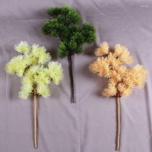 Kwiaty dekoracyjne 1PC plastikowa sosna gałęzie drzewa sztuczna pinaster cyprysowa trawa Wreńczyk ślubny materiał domowy rośliny